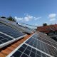 Saubere Photovoltaikanlage auf Hausdach