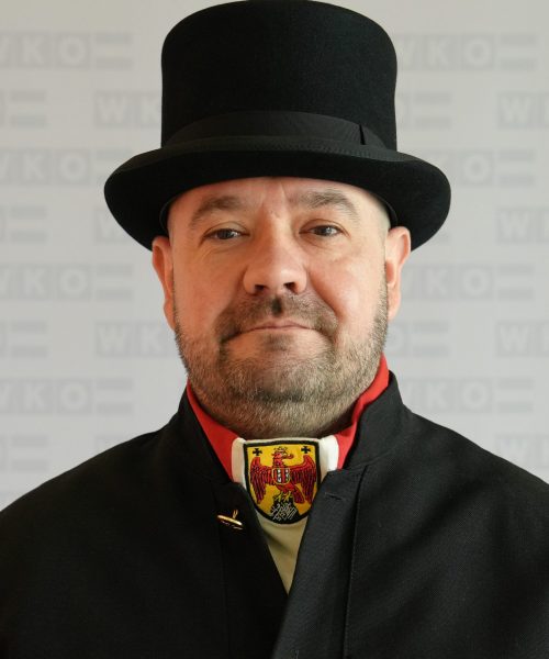 Rauchfangkehrermeister Roland Grieer mit einem schwarzen Hut